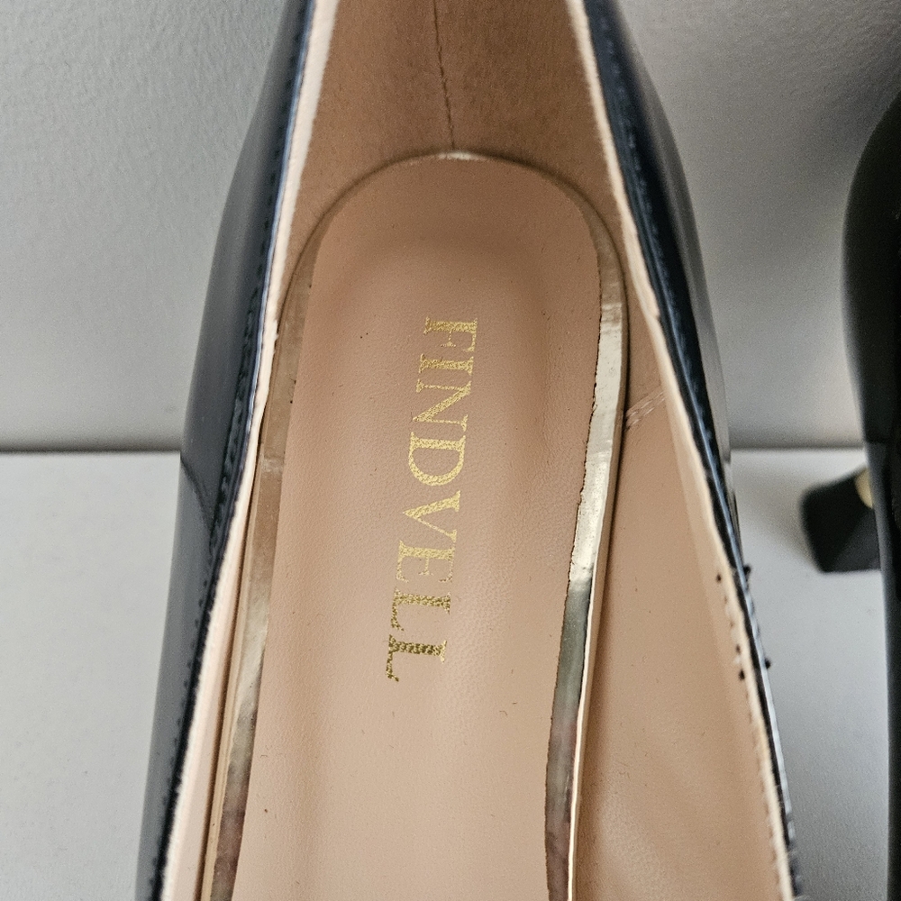Black Patent Heel w/ Gold Accents- Size 8.5 - Picture 8 of 9